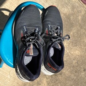 Brooks Sz 9 Medium Gray Navy Silver Adrenaline GTS 22 Running Shoes as is